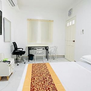 Deluxe Queen Suite